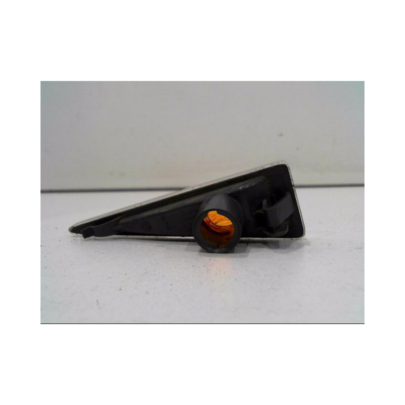 REPETITEUR AILE DROIT RENAULT MEGANE