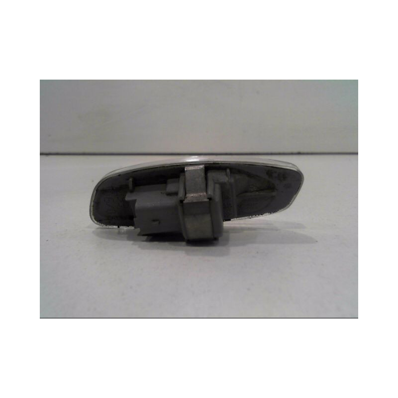 REPETITEUR AILE DROIT PEUGEOT 207