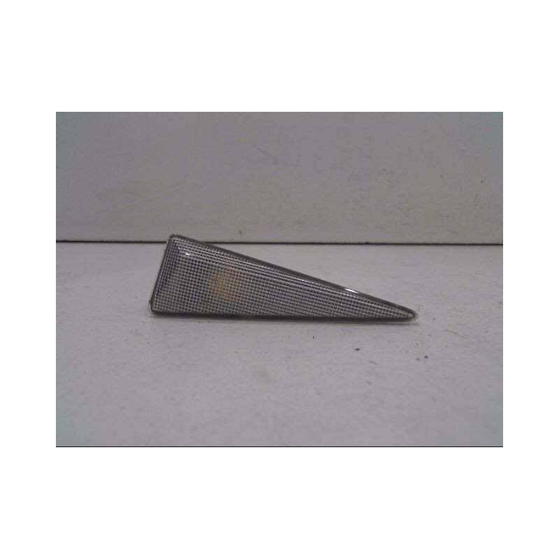 REPETITEUR AILE DROIT RENAULT MEGANE