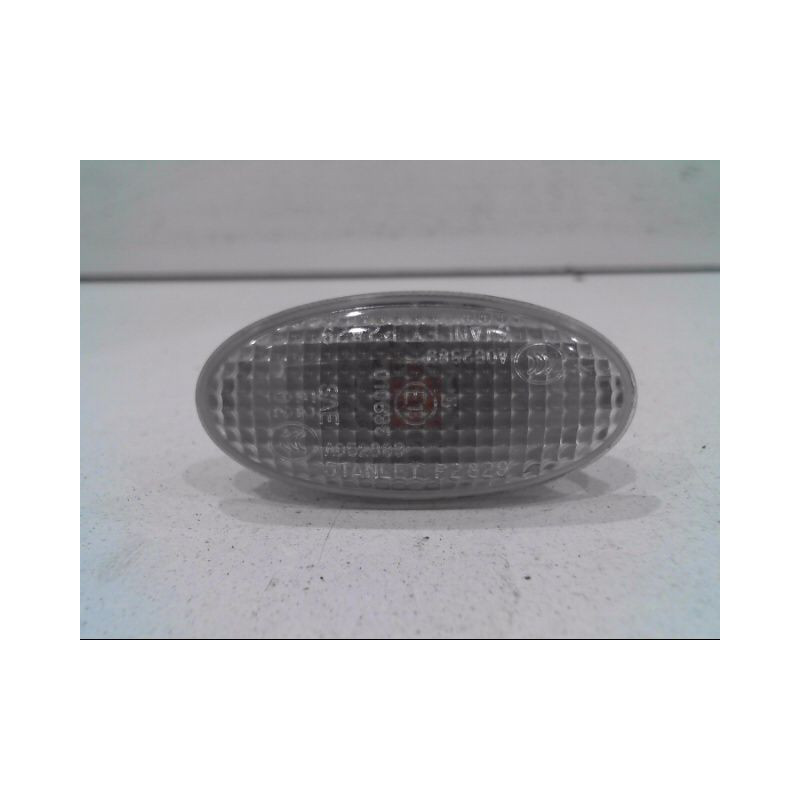 REPETITEUR AILE DROIT MAZDA 3