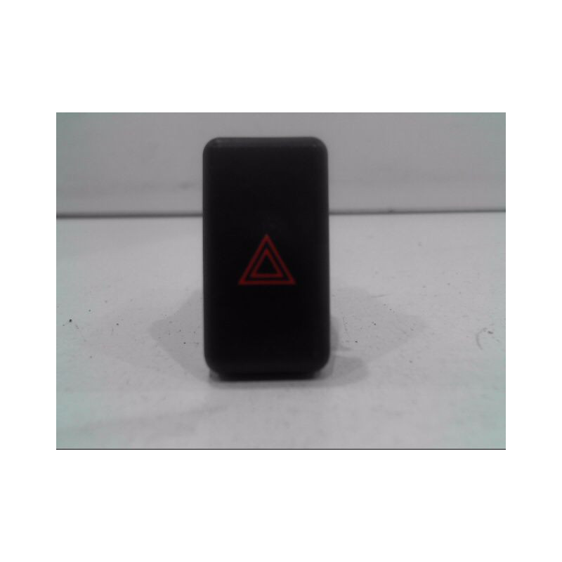 BOUTON DE WARNING MAZDA 3