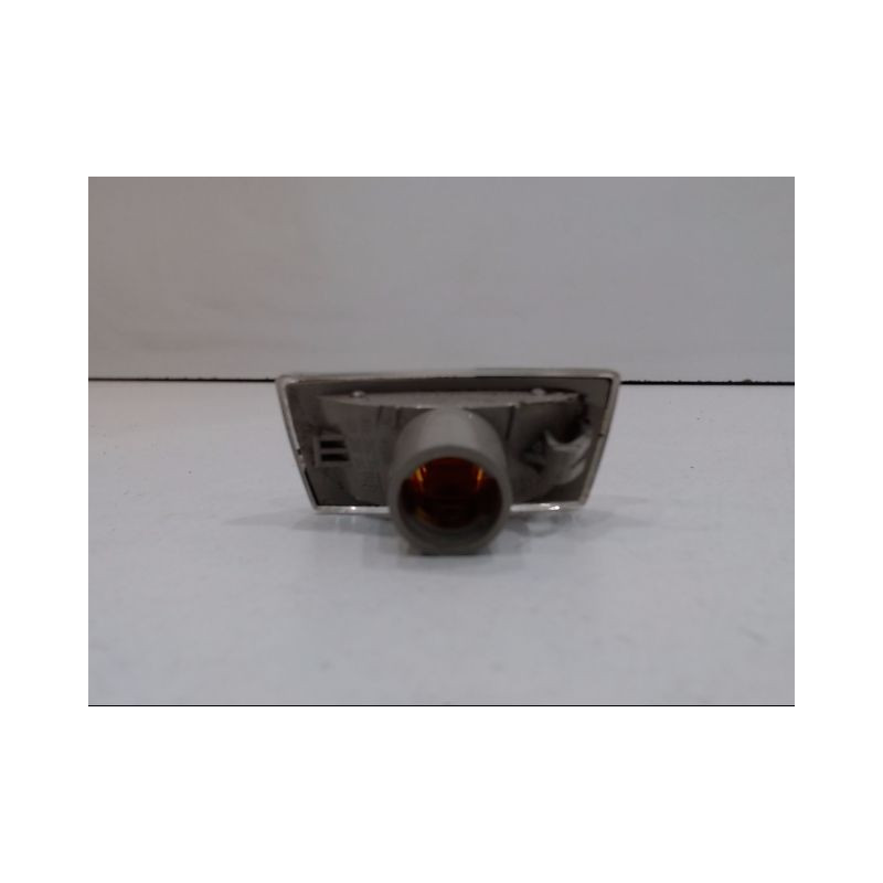 REPETITEUR AILE DROIT OPEL CORSA
