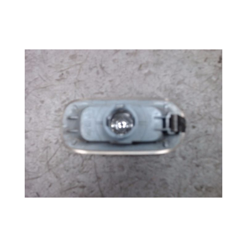 REPETITEUR AILE GAUCHE AUDI A6 AVANT 2001-