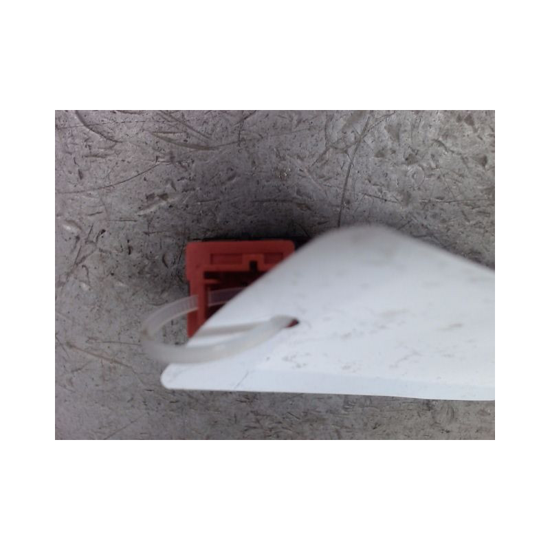 BOUTON DE WARNING PEUGEOT 5008 2009-