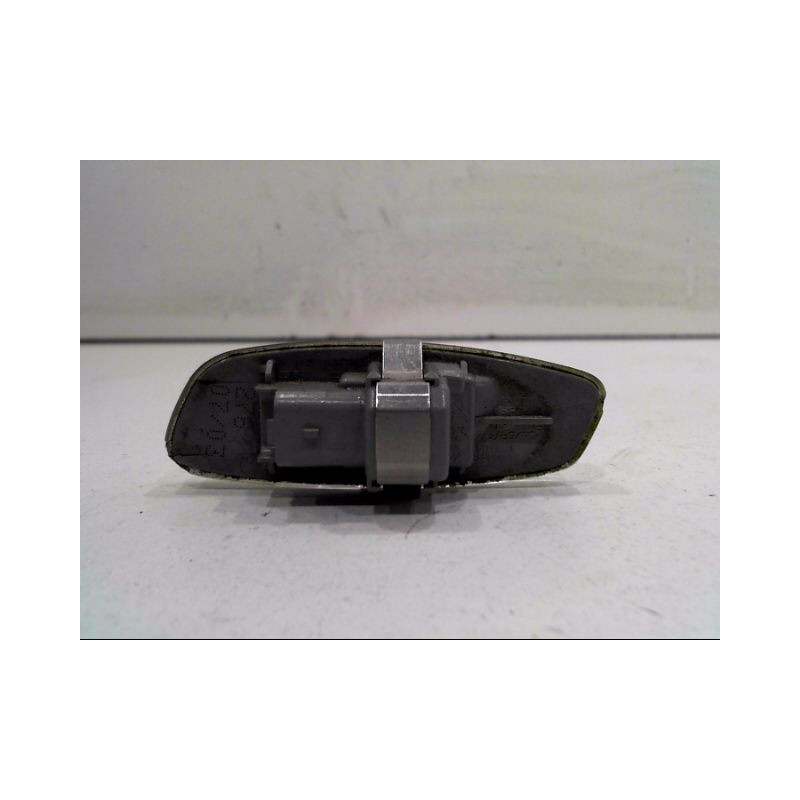 REPETITEUR AILE DROIT PEUGEOT 207