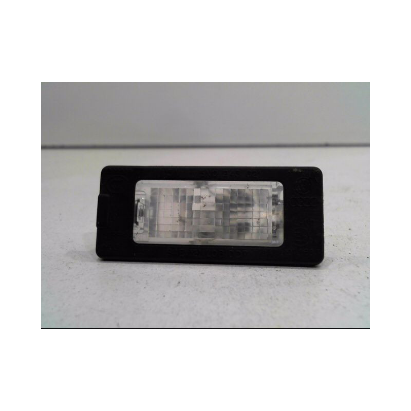 ECLAIREUR PLAQUE DE POLICE DROIT VOLKSWAGEN PASSAT