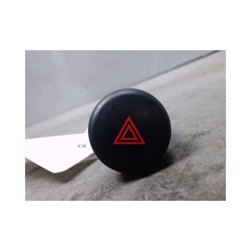 BOUTON DE WARNING NISSAN JUKE