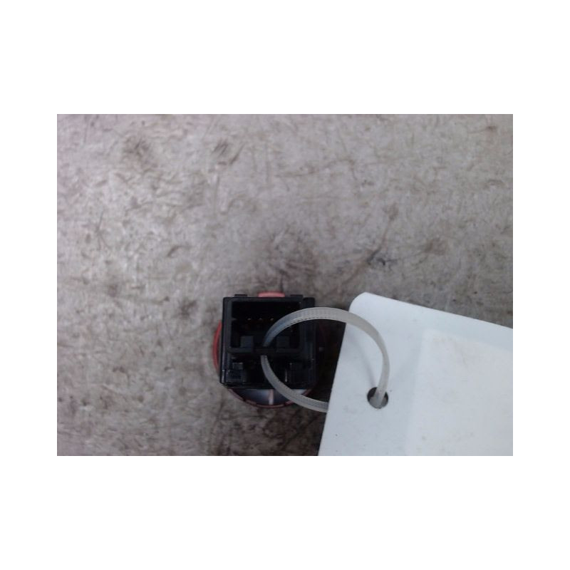 BOUTON DE WARNING NISSAN JUKE