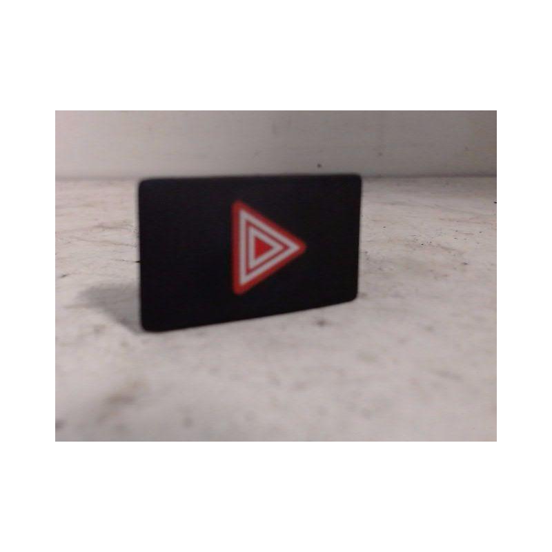 BOUTON DE WARNING TOYOTA VERSO