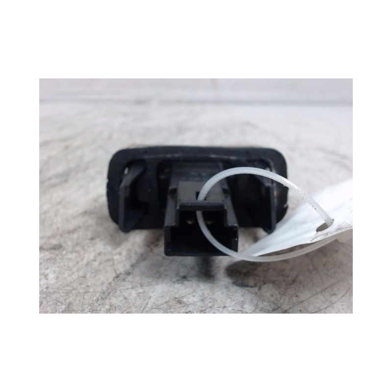 ECLAIREUR PLAQUE DE POLICE DROIT PEUGEOT 207 SW