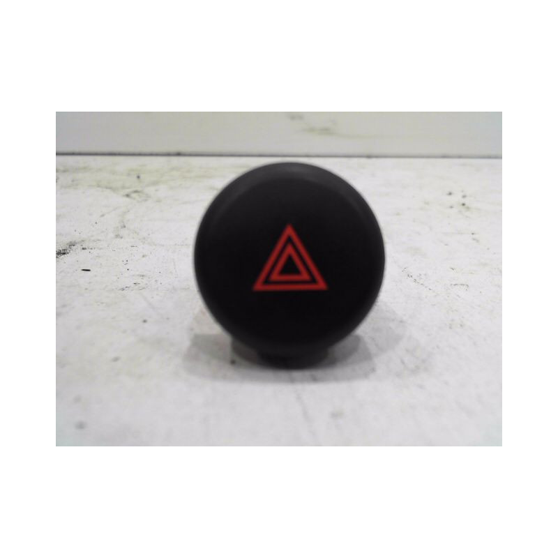 BOUTON DE WARNING NISSAN JUKE