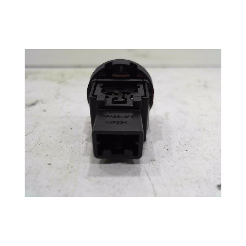 BOUTON DE WARNING NISSAN JUKE
