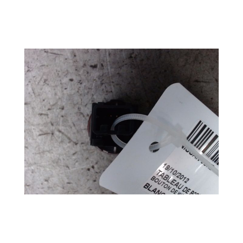 BOUTON DE WARNING NISSAN JUKE