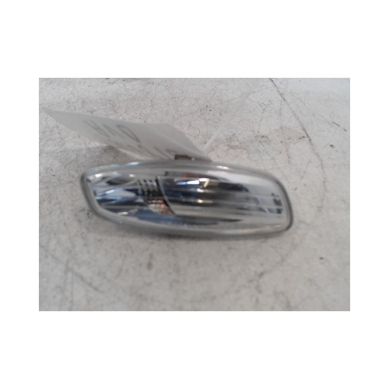 REPETITEUR AILE DROIT PEUGEOT 207