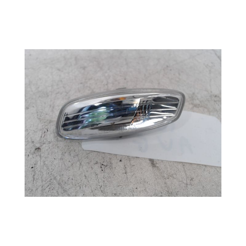 REPETITEUR AILE GAUCHE PEUGEOT 207