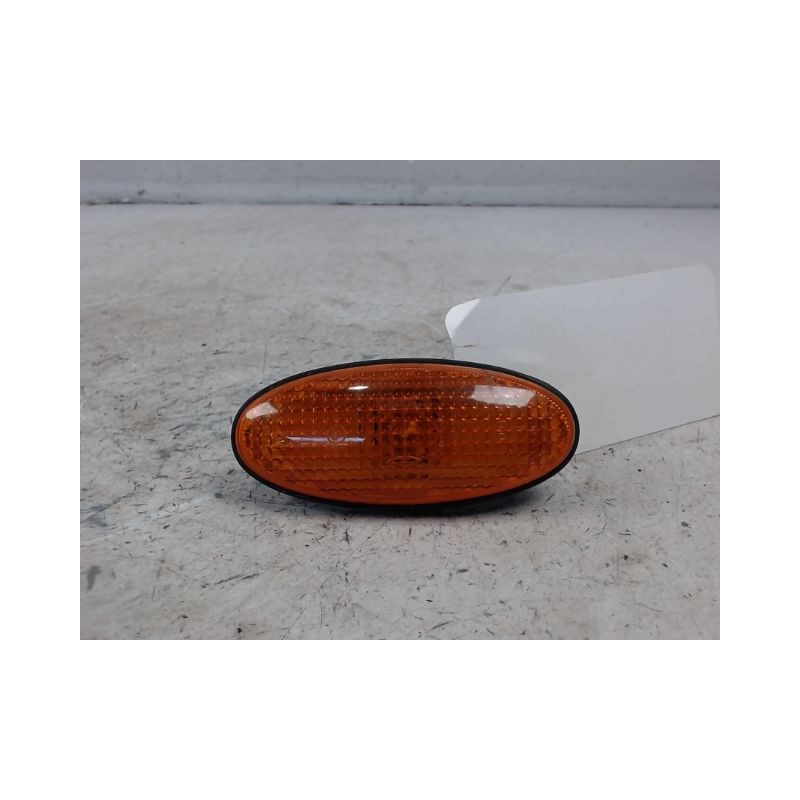 REPETITEUR AILE DROIT NISSAN MICRA 98-2000