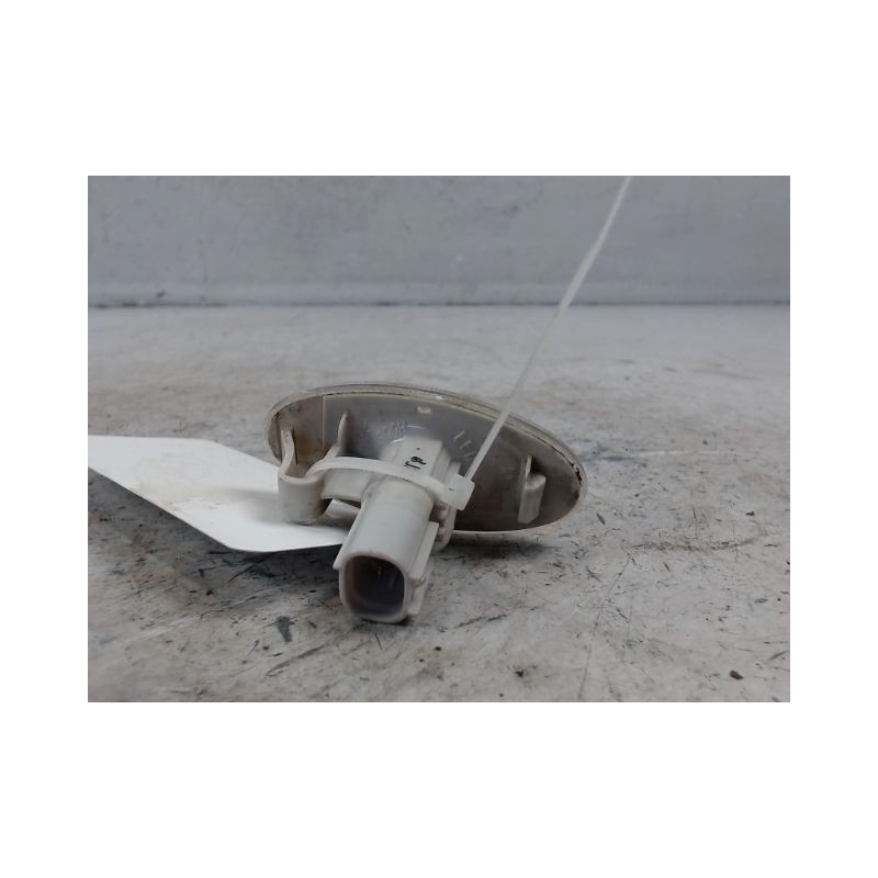 REPETITEUR AILE GAUCHE SUZUKI SWIFT