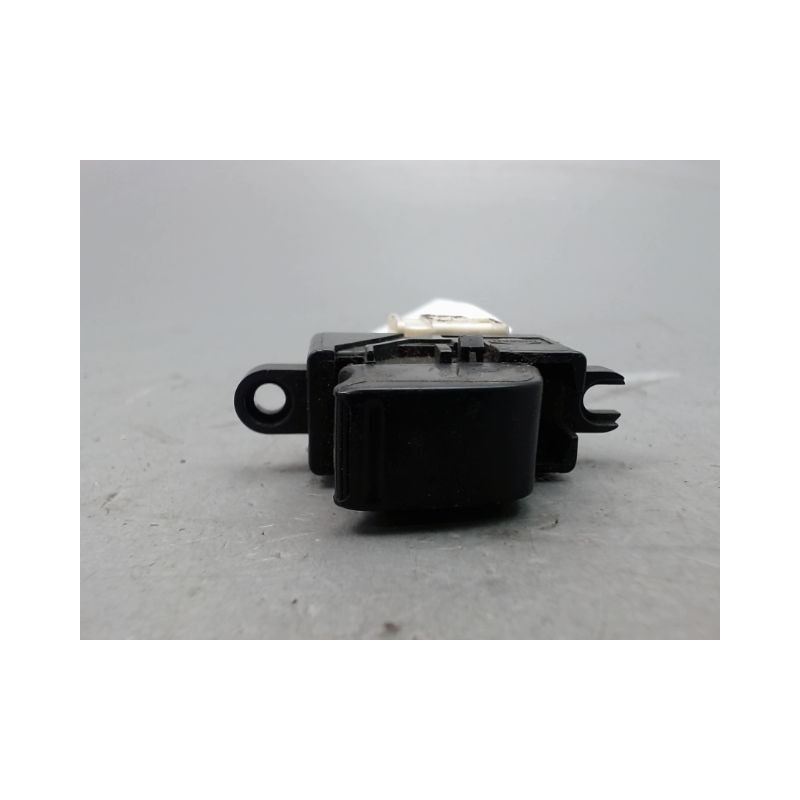 COMMANDE LEVE-GLACE PORTE AVD NISSAN ALMERA TINO MONOSP. Phase 1 2000-2003