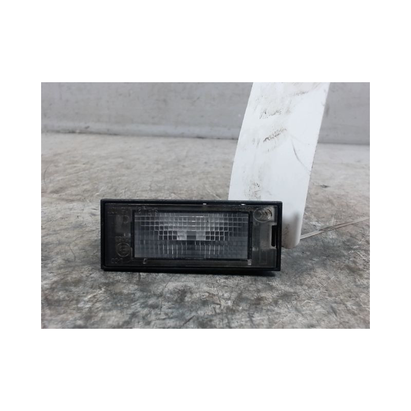 ECLAIREUR PLAQUE DE POLICE DROIT RENAULT MEGANE