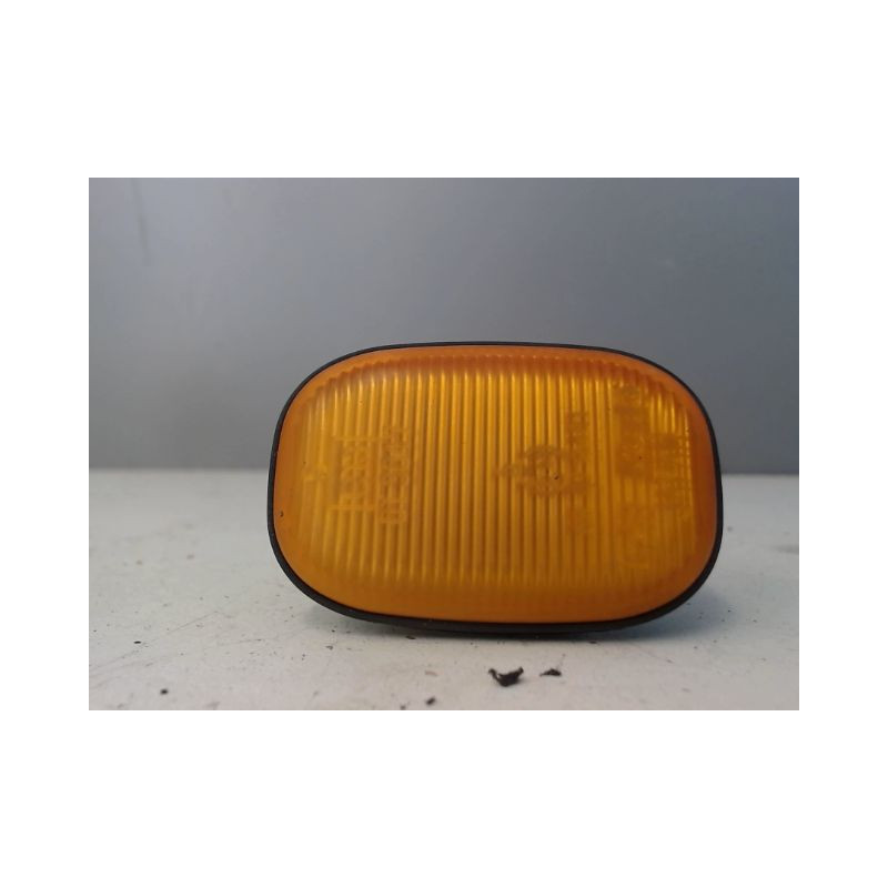 REPETITEUR AILE DROIT TOYOTA RAV4