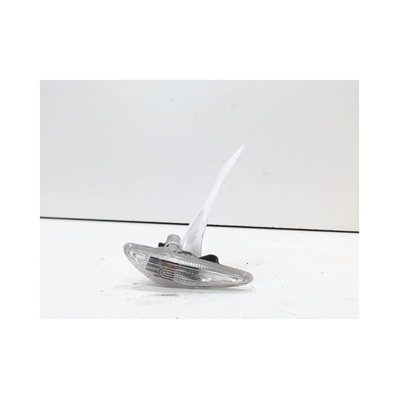 REPETITEUR AILE GAUCHE MAZDA 6