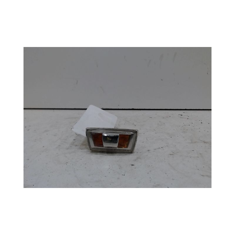 REPETITEUR AILE GAUCHE OPEL CORSA