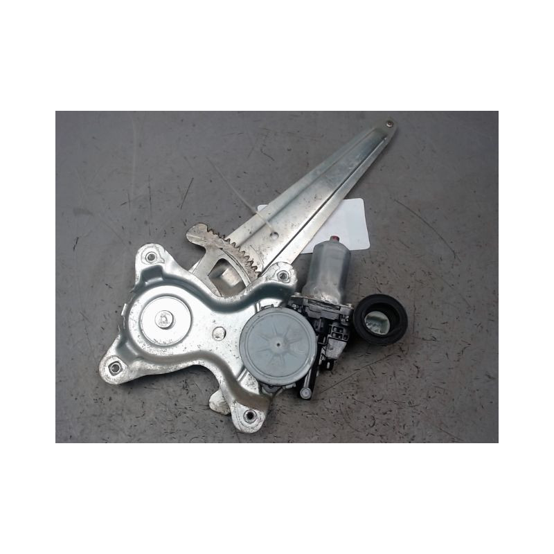 MECANISME+MOTEUR LEVE-GLACE ARRIERE DROIT TOYOTA RAV4 2006