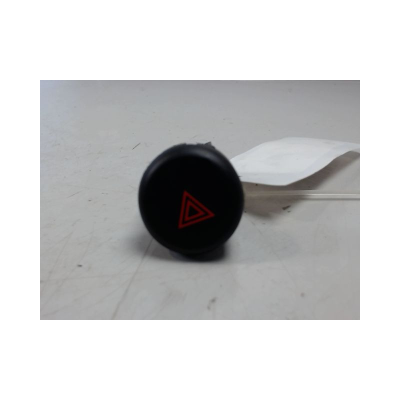 BOUTON DE WARNING NISSAN JUKE