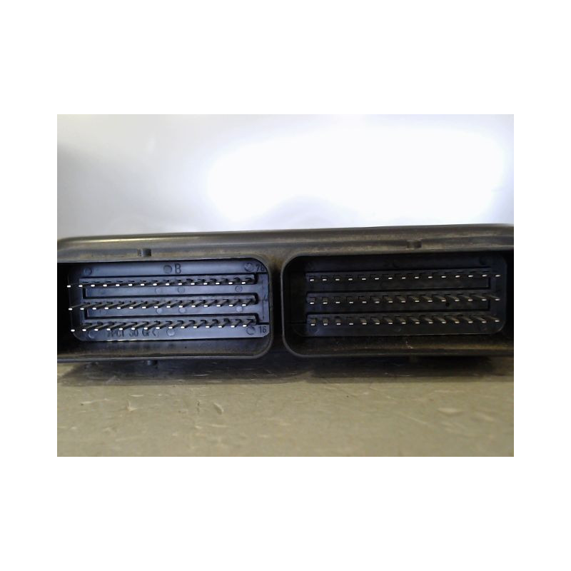 CALCULATEUR MOTEUR RENAULT CLIO