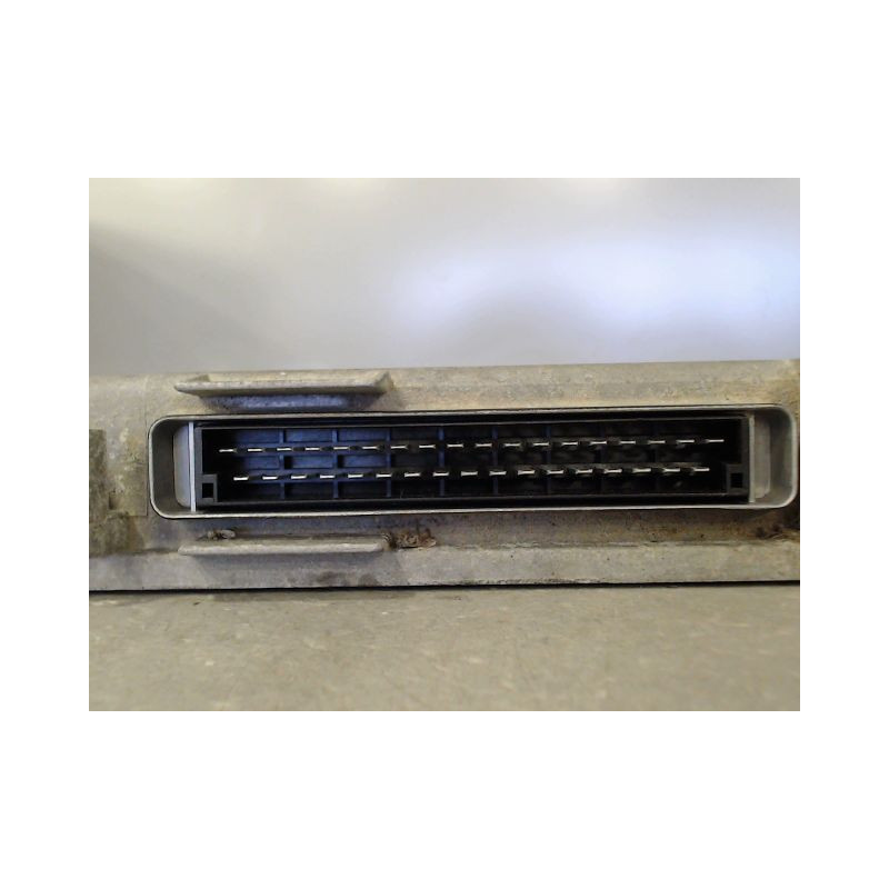 CALCULATEUR MOTEUR RENAULT CLIO