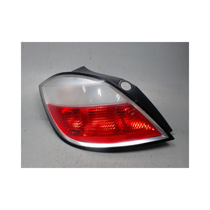 FEU ARRIERE GAUCHE  OPEL ASTRA 2004-