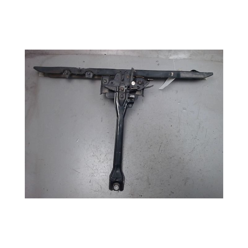 TRAVERSE SUPERIEURE ARMATURE AVANT NISSAN MICRA 96-98