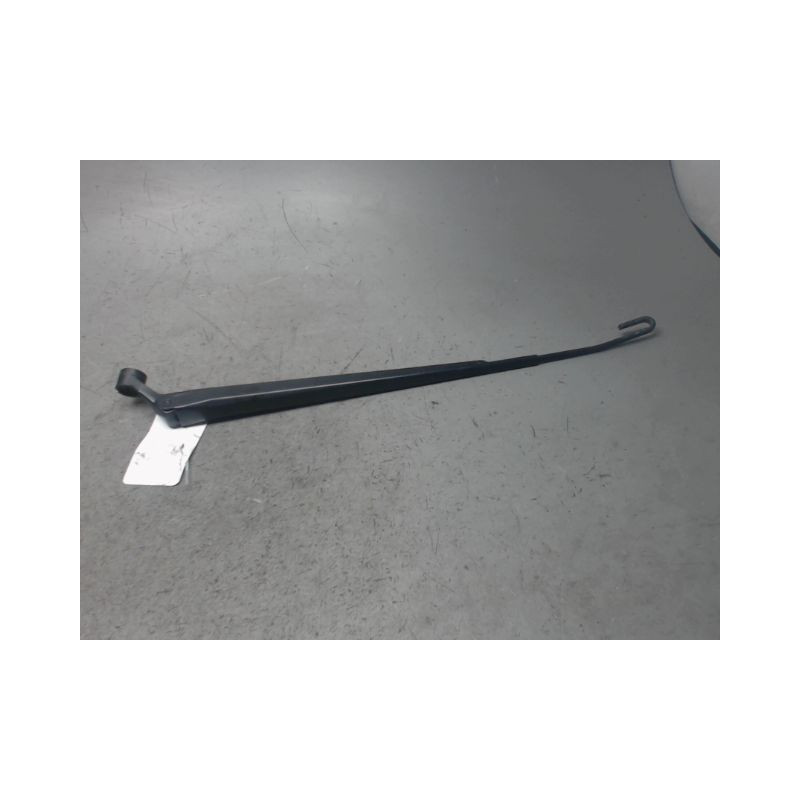 BRAS ESSUIE-GLACE AVANT DROIT TOYOTA YARIS