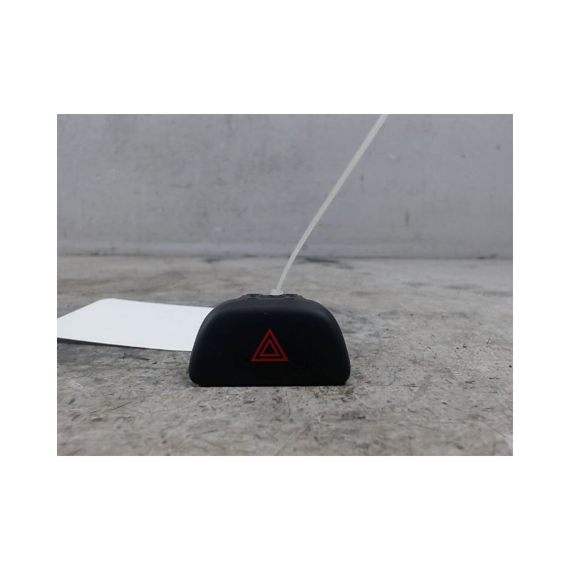 BOUTON DE WARNING NISSAN MICRA 2009-