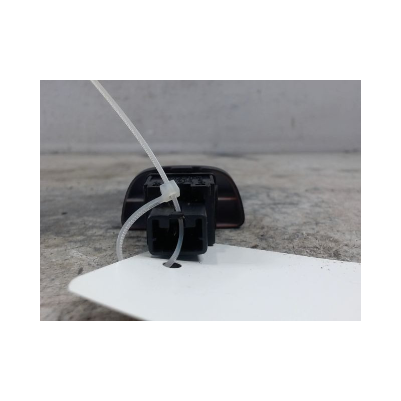 BOUTON DE WARNING NISSAN MICRA 2009-