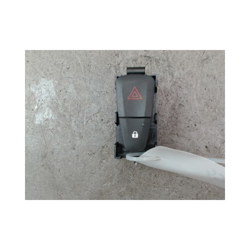 BOUTON DE WARNING DACIA LOGAN