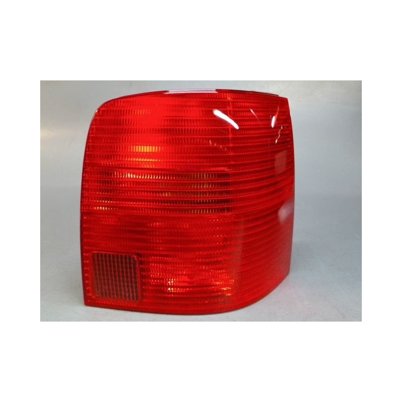 FEU ARRIERE DROIT VOLKSWAGEN PASSAT BREAK 97-2000