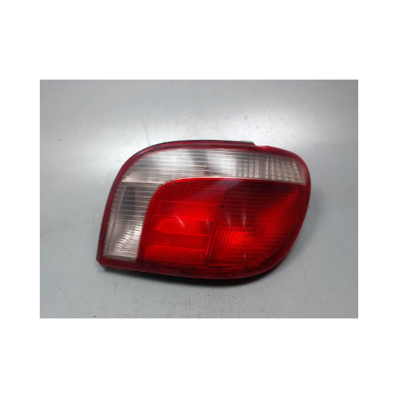 FEU ARRIERE DROIT TOYOTA YARIS -2003