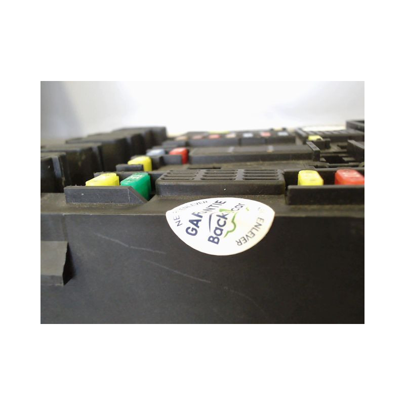 BOITE A FUSIBLES RENAULT SCENIC III 2009-