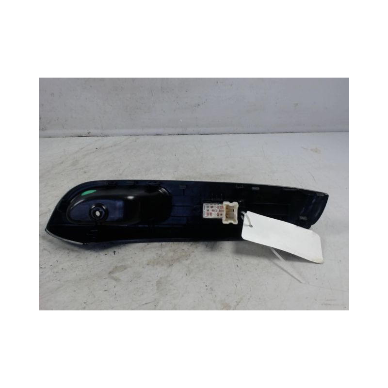 COMMANDE LEVE-GLACE PORTE AVD NISSAN NOTE