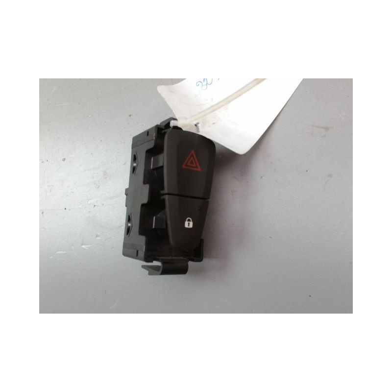 BOUTON DE WARNING DACIA SANDERO II Phase 1 2012-...
