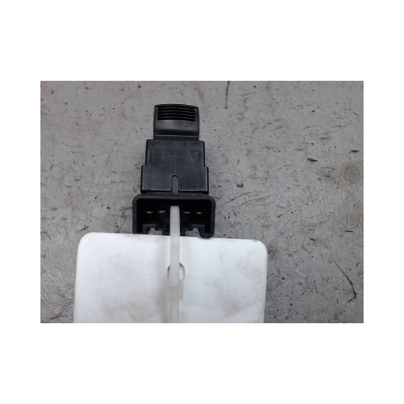 COMMANDE LEVE-GLACE PORTE AVD SUZUKI SWIFT