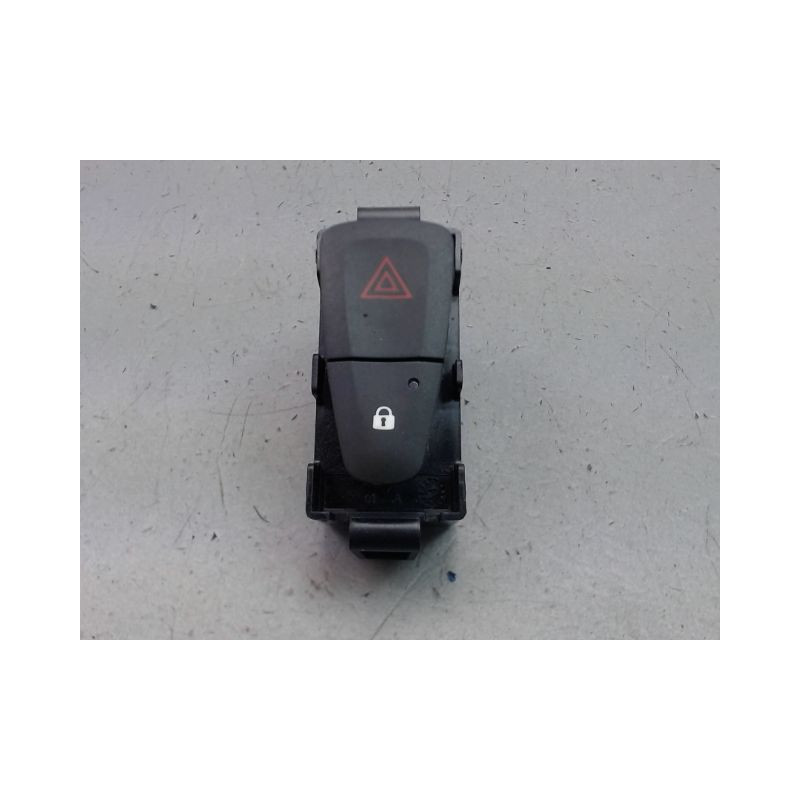 BOUTON DE WARNING DACIA SANDERO II Phase 1 2012-...
