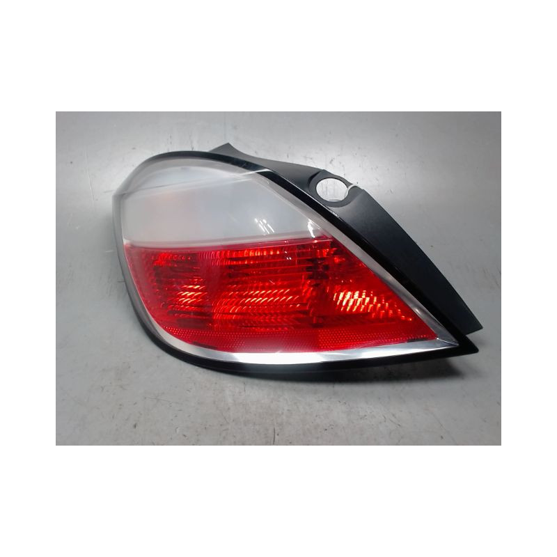 FEU ARRIERE GAUCHE  OPEL ASTRA 2004-