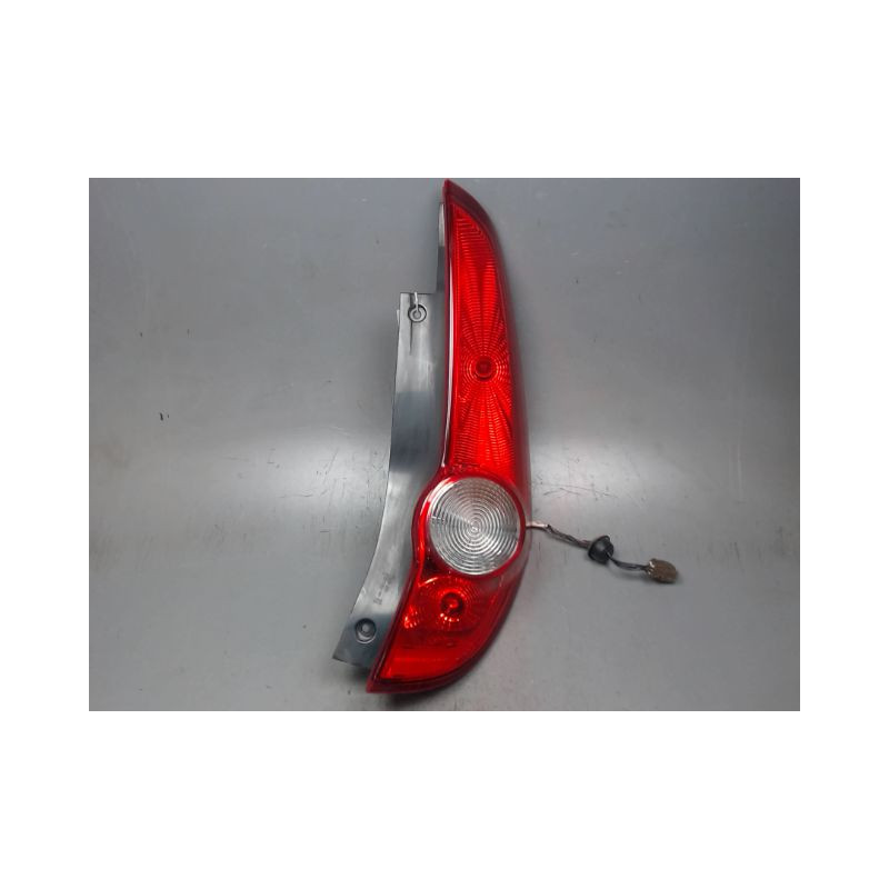 FEU ARRIERE DROIT OPEL AGILA