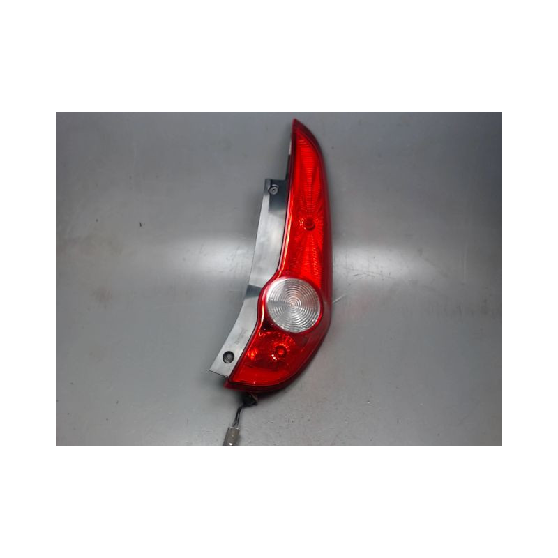 FEU ARRIERE DROIT OPEL AGILA