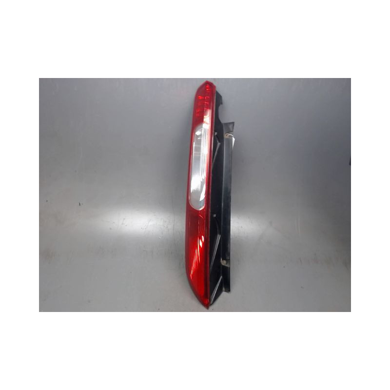 FEU ARRIERE GAUCHE  FORD FOCUS 04-07