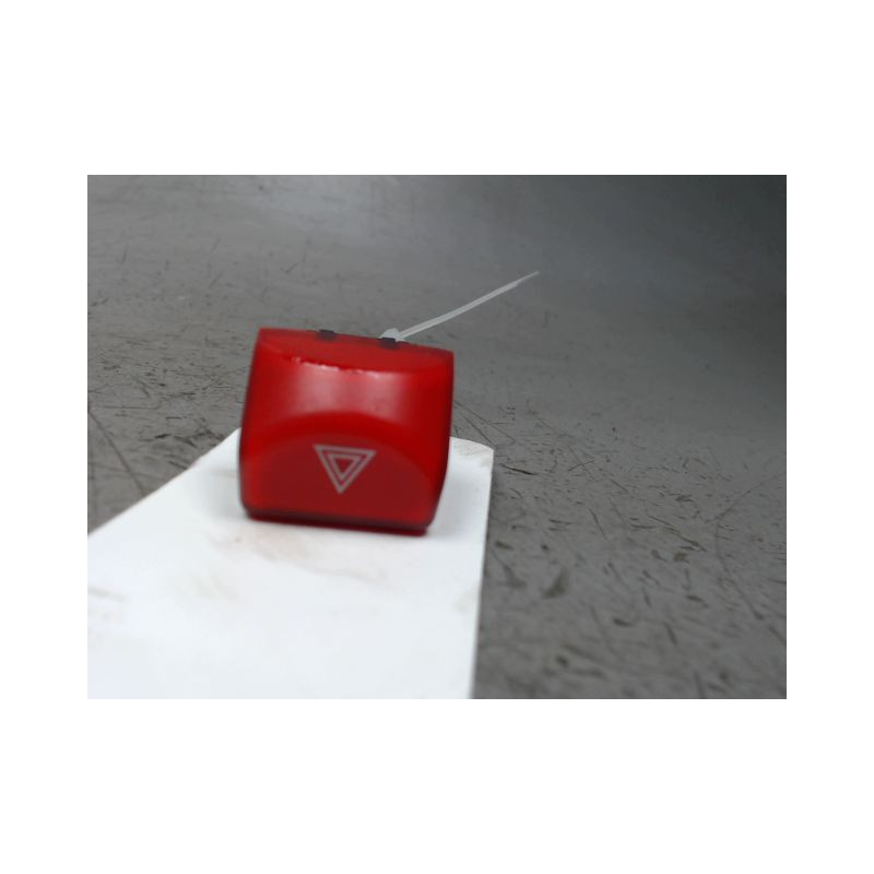 BOUTON DE WARNING NISSAN MICRA