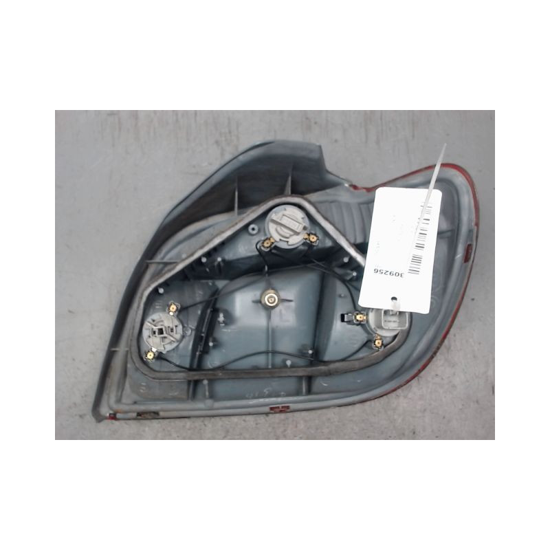FEU ARRIERE GAUCHE  TOYOTA YARIS -2003