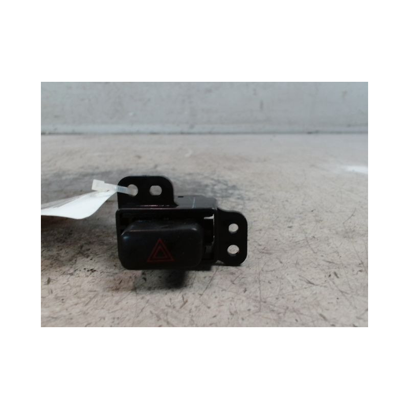 BOUTON DE WARNING TOYOTA HILUX SIMPLE CABINE 2006-